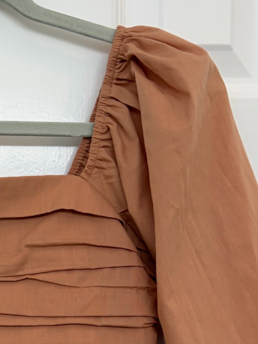 Abercrombie & Fitch Pleated Smocked Square-Neck•Puff Sleeve•terracotta•ballet•SM - Picture 2 of 16